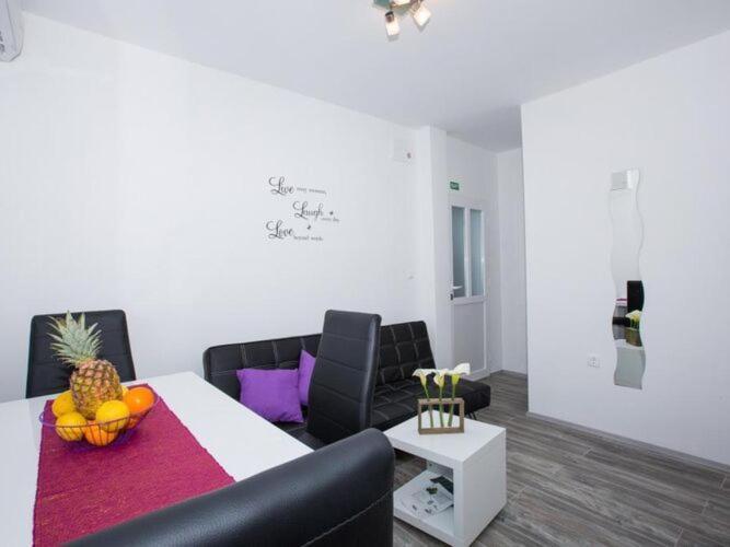 Villa Roza - One-Bedroom Apartment With Balcony 3 Adults Мокошица Экстерьер фото
