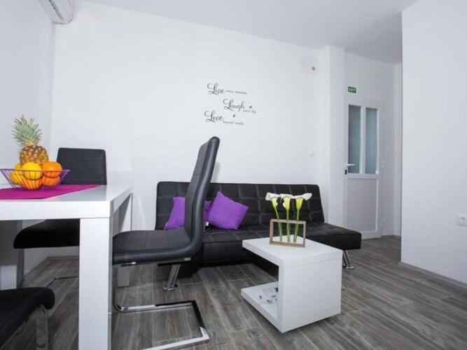 Villa Roza - One-Bedroom Apartment With Balcony 3 Adults Мокошица Экстерьер фото