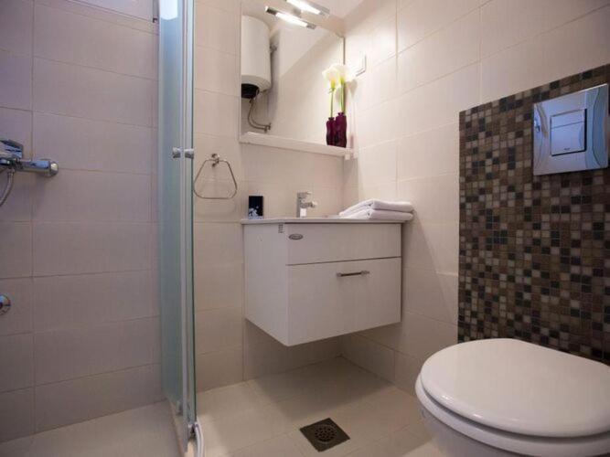Villa Roza - One-Bedroom Apartment With Balcony 3 Adults Мокошица Экстерьер фото